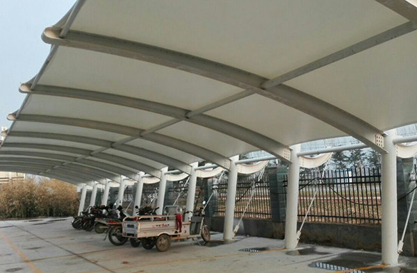 原陽(yáng)鋼構(gòu)廠車(chē)棚